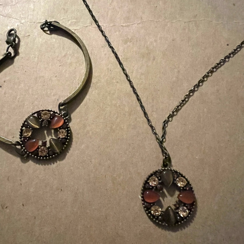 Brown necklace and bracelet